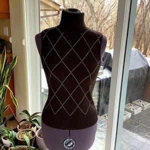 Teenflo brown with white sleeveless turtle neck shell size medium